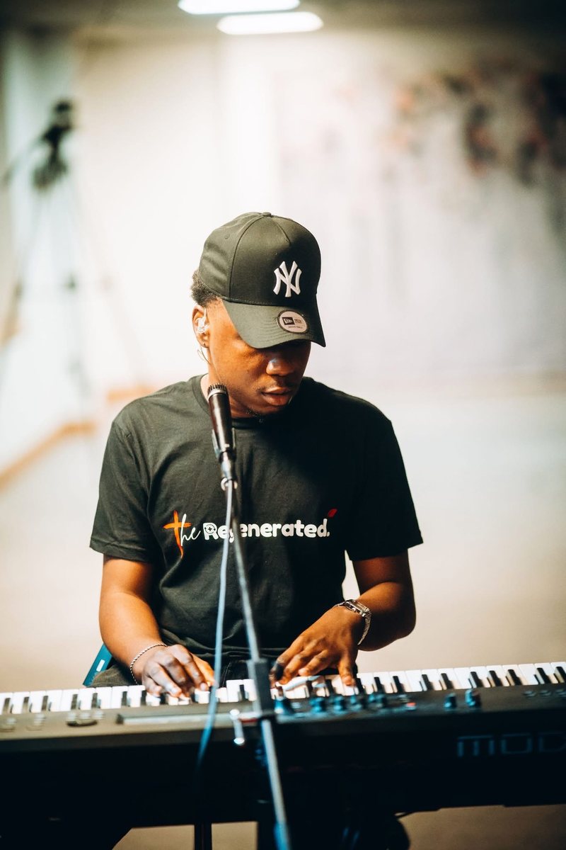 Keyboard player